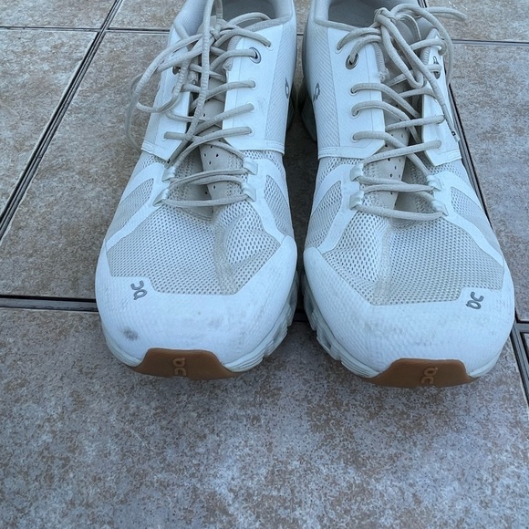 ON MEN'S CLOUD - Picture 3 of 12